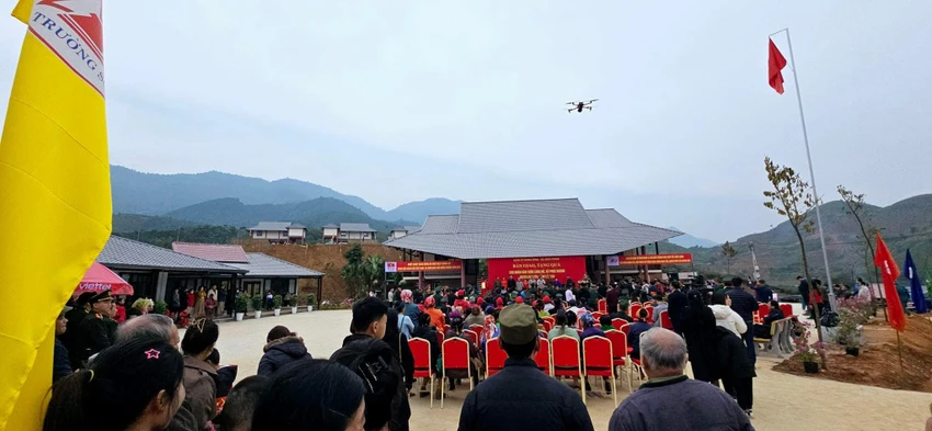 nhan-dan-lang-nu.jpg