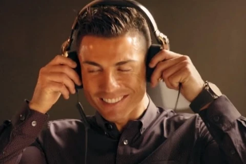  Hình ảnh trong đoạn clip chế, Ronaldo về nước đóng MV với Hương Tràm.&nbsp; - Tin sao Viet - Tin tuc sao Viet - Scandal sao Viet - Tin tuc cua Sao - Tin cua Sao