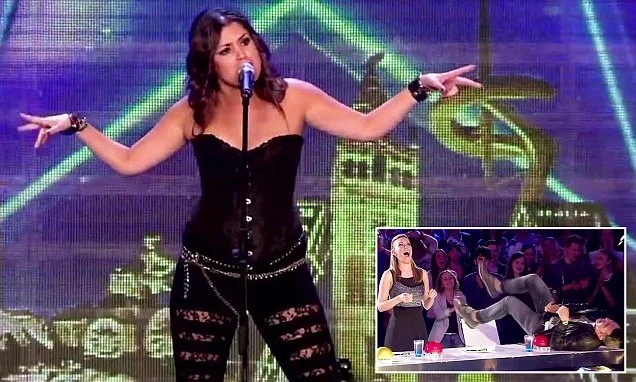 Cô gái ra sân khấu hát Opera, bất ngờ xé váy trở thành rocker ảnh 3 Cô gái ra sân khấu hát Opera, bất ngờ xé váy trở thành rocker ảnh 3