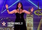 Cô gái ra sân khấu hát Opera, bất ngờ xé váy trở thành rocker