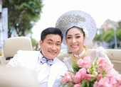 Hoa hậu Đặng Thu Thảo lên xe hoa trong ngày mưa bão