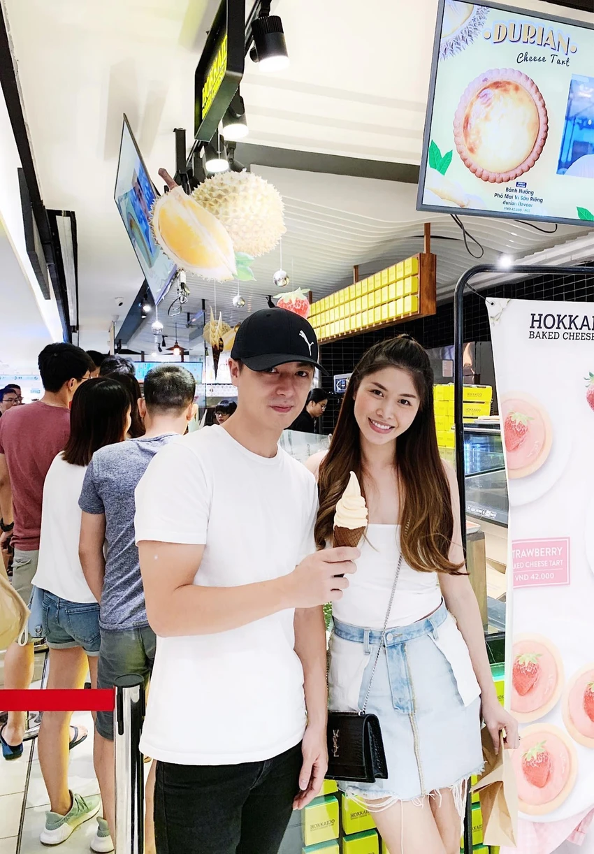 Sao Việt lần lượt diện đồ “lộn trái” xuống phố ảnh 9 Sao Việt lần lượt diện đồ “lộn trái” xuống phố ảnh 9