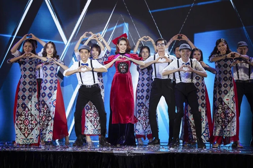 Hoa hậu Phan Thị Mơ trổ tài nhảy vũ điệu 'Cô Ba Sài Gòn' ảnh 2 Hoa hậu Phan Thị Mơ trổ tài nhảy vũ điệu 'Cô Ba Sài Gòn' ảnh 2