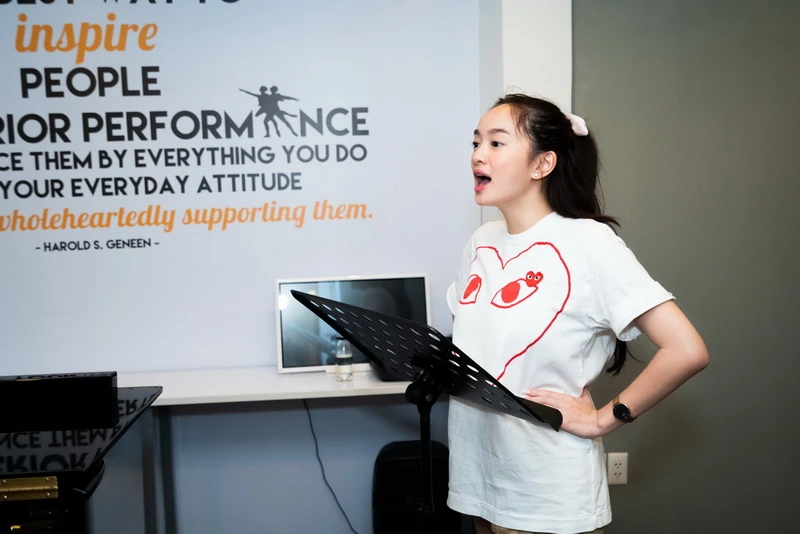 Kaity Nguyễn đi học thanh nhạc để chuẩn bị cho MV đầu tay ảnh 1 Kaity Nguyễn đi học thanh nhạc để chuẩn bị cho MV đầu tay ảnh 1