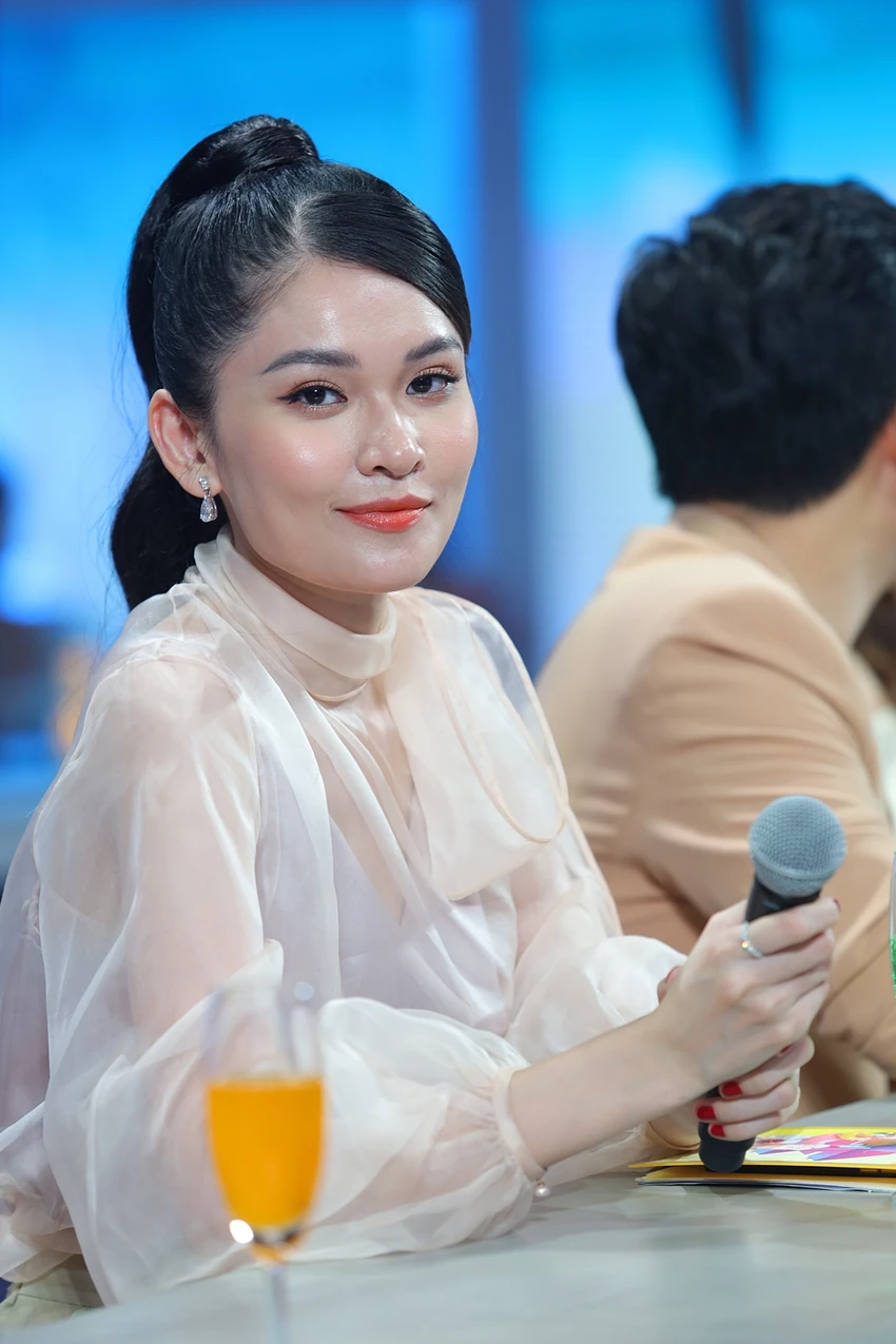 Á hậu Thùy Dung đọ dáng với hoa hậu H'Hen Niê, Khánh Vân ảnh 1