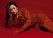 Á hậu Phương Nga tạo dáng táo bạo bên bạn trai Bình An