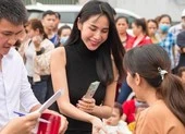 Thủy Tiên-Công Vinh tiếp tục cứu trợ người dân miền Trung 