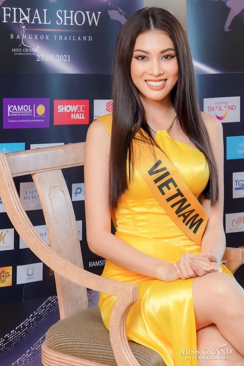 Ngọc Thảo mặc trang phục lộng lẫy bước vào vòng phỏng vấn ảnh 4 Ngọc Thảo mặc trang phục lộng lẫy bước vào vòng phỏng vấn ảnh 4