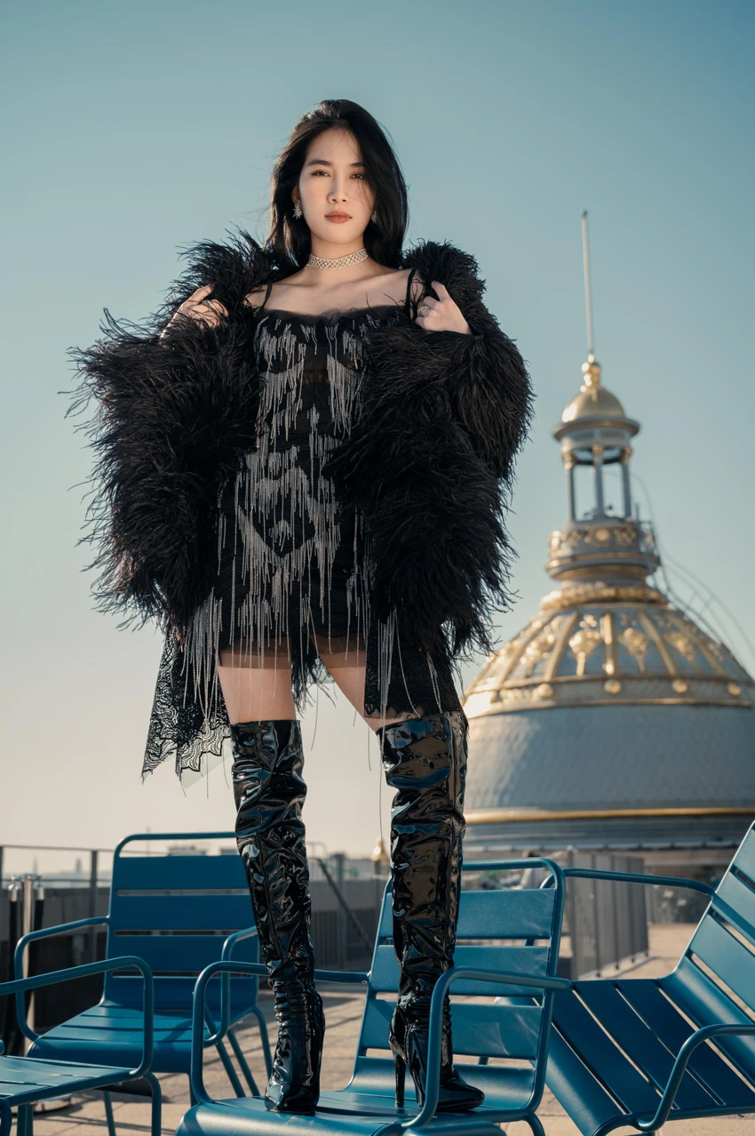 Phương Anh tại đường phố Paris. Ảnh: SV Phương Anh tại đường phố Paris. Ảnh: SV