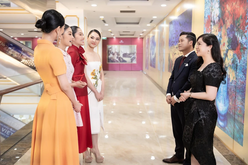 Nhóm thí sinh tại một khu đo thị ở Thái Nguyên. Nhóm thí sinh tại một khu đo thị ở Thái Nguyên.