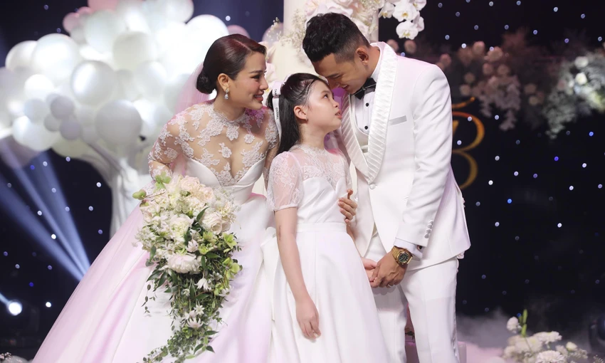 Con gái của Phương Trinh Jolie xuất hiện trong đám cưới. Ảnh: NVCC