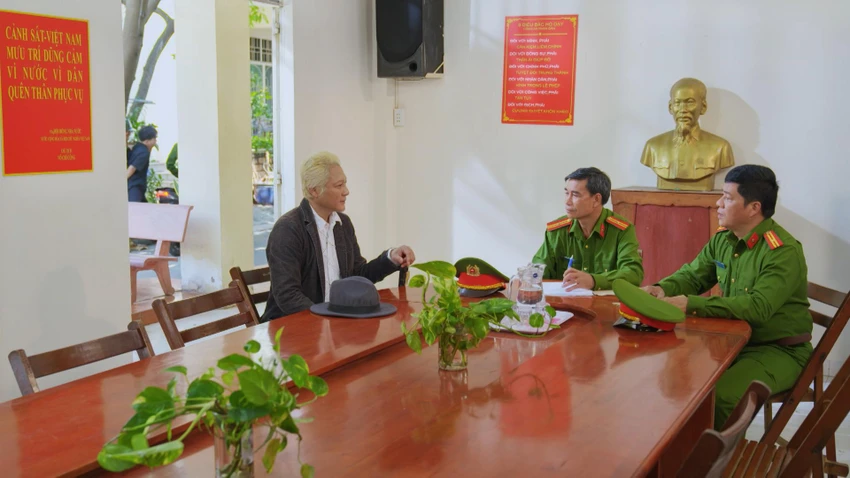 Ông Kha bị mời lên làm việc. Ảnh: SV Ông Kha bị mời lên làm việc. Ảnh: SV