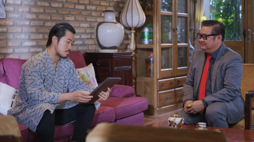 Quản Gia khuyên lão Bàng. Quản Gia khuyên lão Bàng.