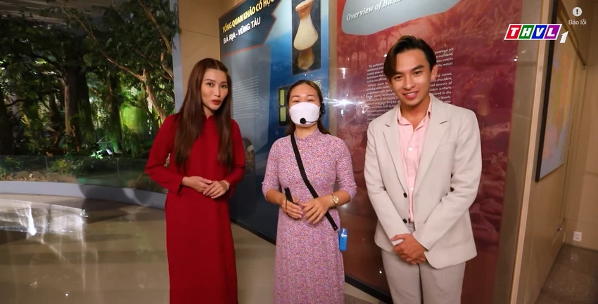 Chị Nhật Lệ - Thuyết minh viên của bảo tàng. Ảnh: CTCC Chị Nhật Lệ - Thuyết minh viên của bảo tàng. Ảnh: CTCC
