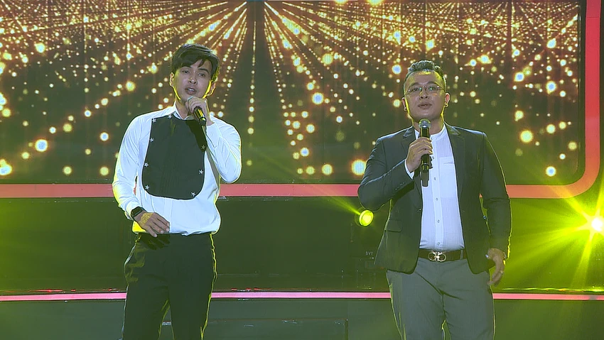 Đức Tính song ca cùng Hồ Quang Hiếu. Đức Tính song ca cùng Hồ Quang Hiếu.