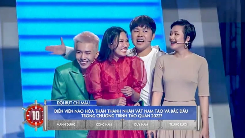 Đội Bút chì màu trả lời câu hỏi chương trình. Đội Bút chì màu trả lời câu hỏi chương trình.