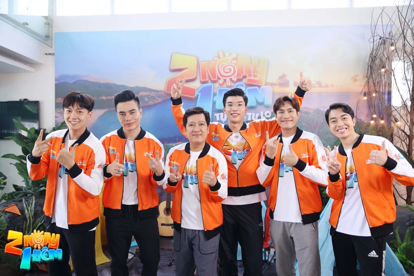 Sáu nhân vật tham gia chương trình. ảnh: CTCC Sáu nhân vật tham gia chương trình. ảnh: CTCC