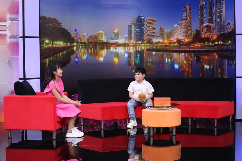 Bé Xuân Thịnh chia sẻ với chương trình. Bé Xuân Thịnh chia sẻ với chương trình.