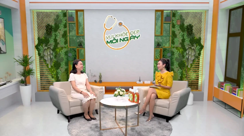 Hai nhân vật trao đổi với nhau trong chương trình.