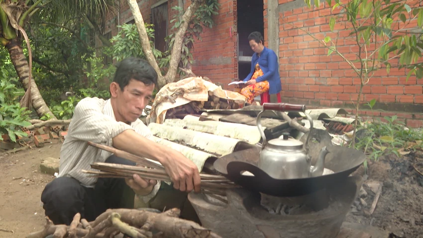 Chị Ơn vợ anh Trung. Ảnh: CTCC Chị Ơn vợ anh Trung. Ảnh: CTCC