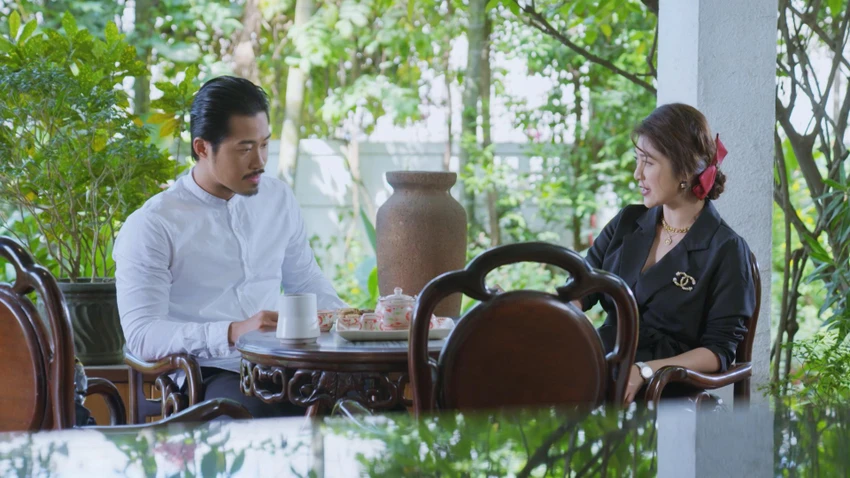 Chiêu Dương nói chuyện với Lão Bàng. Ảnh: SV Chiêu Dương nói chuyện với Lão Bàng. Ảnh: SV