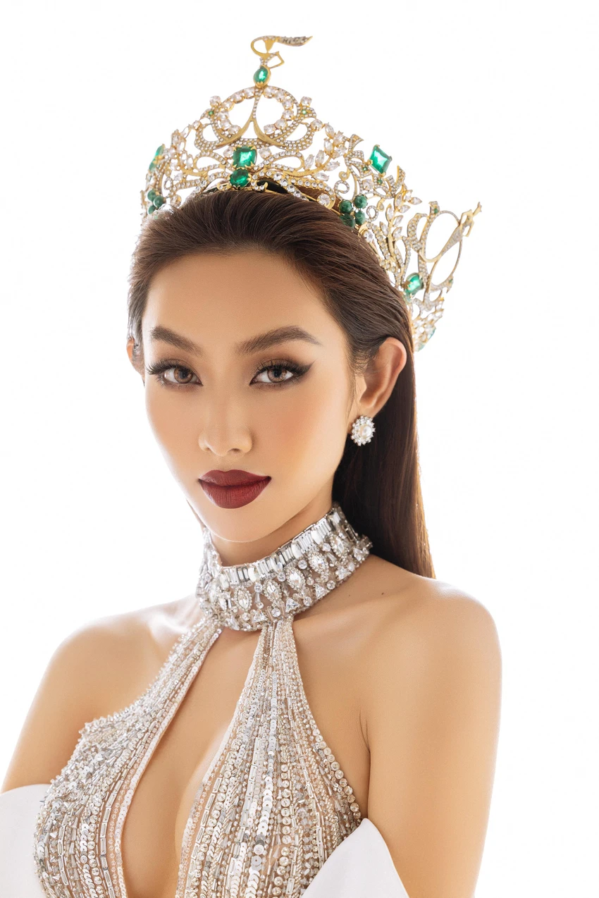 Thùy Tiên với vương miện Miss Grand International. Ảnh: NVCC Thùy Tiên với vương miện Miss Grand International. Ảnh: NVCC