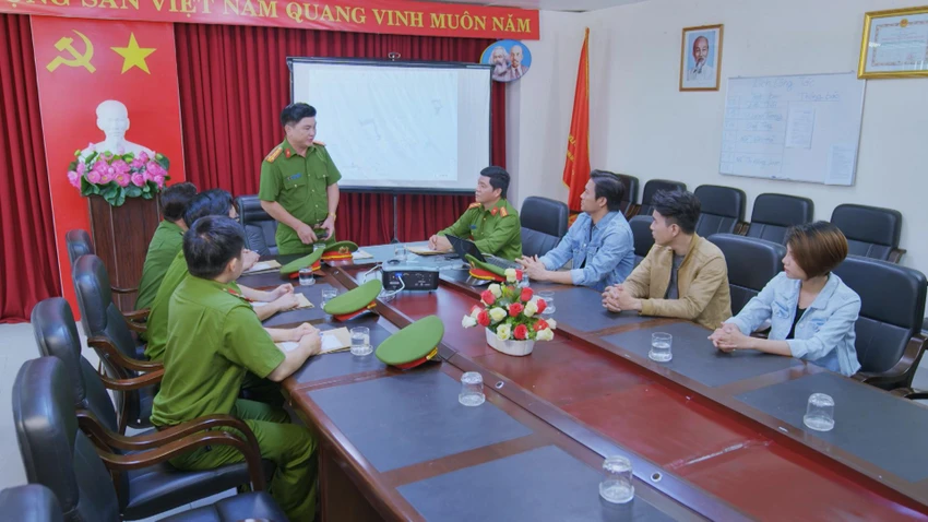 Hình ảnh ban chuyên án trong phim.
