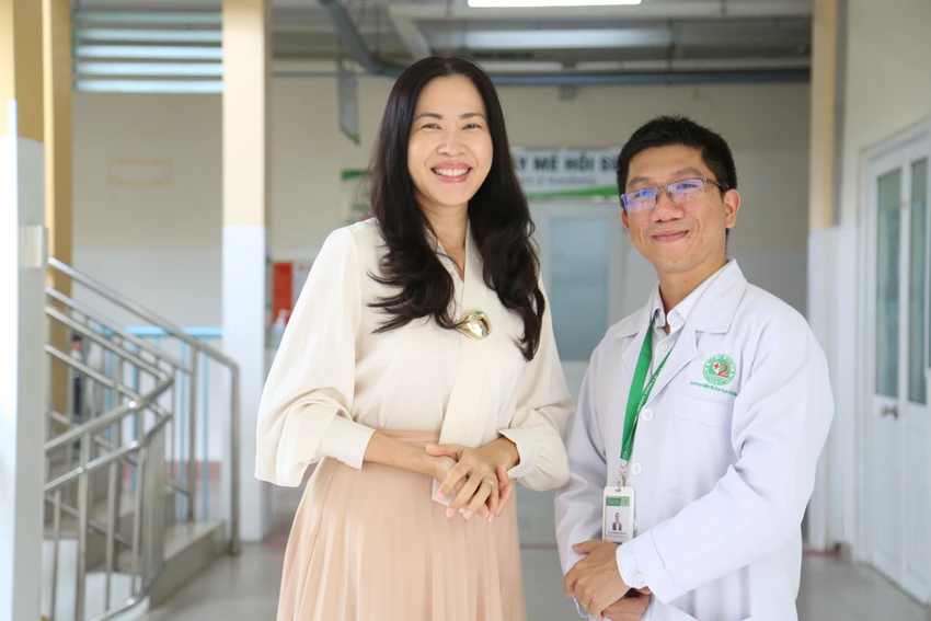 MC Quỳnh Hoa và bác sĩ Nguyễn Thái Duy. MC Quỳnh Hoa và bác sĩ Nguyễn Thái Duy.