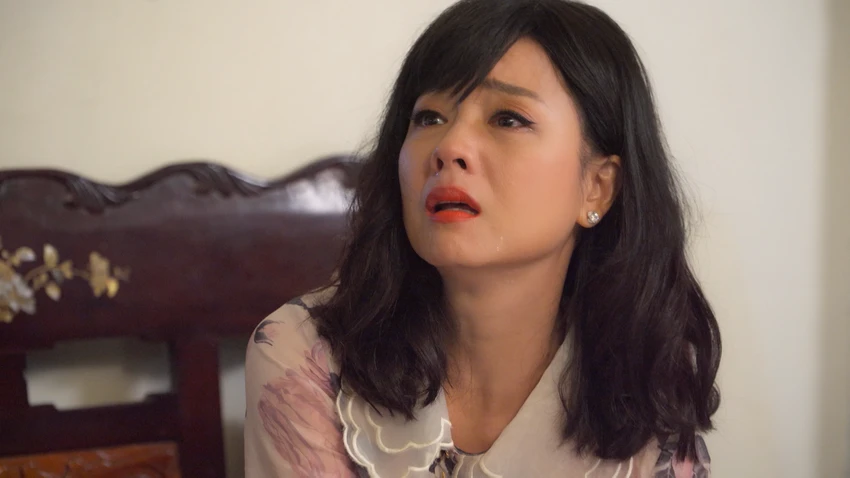 Thu Cúc khổ sở vì bị hiểu lầm. Thu Cúc khổ sở vì bị hiểu lầm.