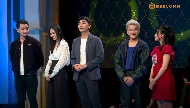 Đội diễn viên Khương Ngọc.