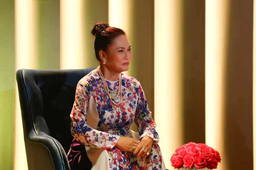 Chị Thu Hồng chia sẻ với chương trình. Chị Thu Hồng chia sẻ với chương trình.