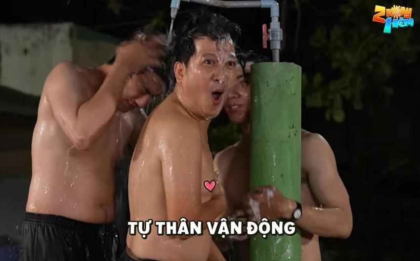 Cảnh tắm chung của các nhân vật. Ảnh: CTCC Cảnh tắm chung của các nhân vật. Ảnh: CTCC