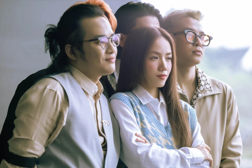 Nhóm sẽ kết hợp với Phương Ly. Nhóm sẽ kết hợp với Phương Ly.
