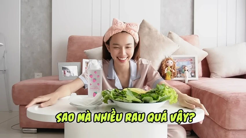 Giản dị và gần gũi khác xa với hình ảnh xa hoa lộng lẫy của một nàng hoa hậu quốc tế. Ảnh: Youtube