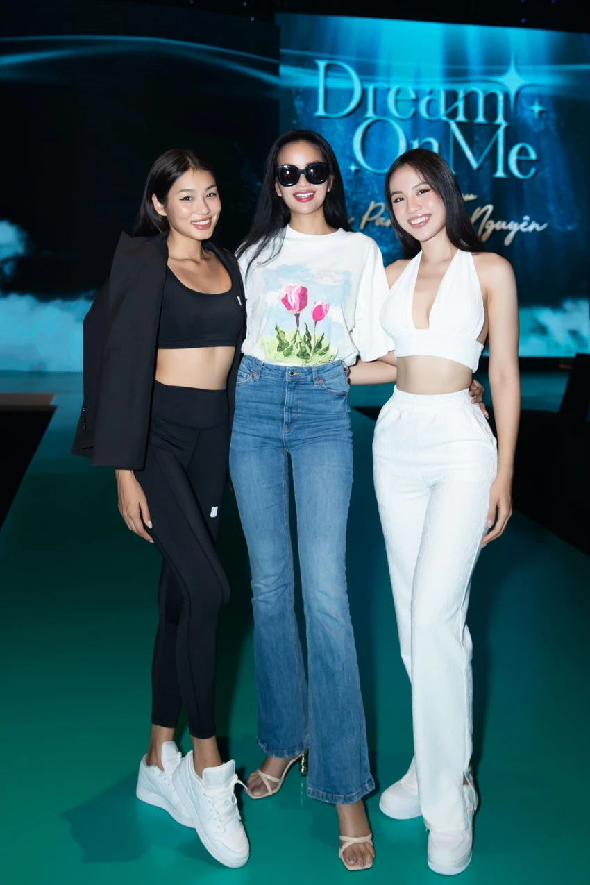 Hình ảnh top 3 tại sự kiện. Hình ảnh top 3 tại sự kiện.