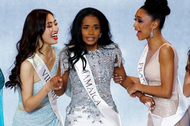 Lương Thùy Linh cùng Miss World 2019. Lương Thùy Linh cùng Miss World 2019.