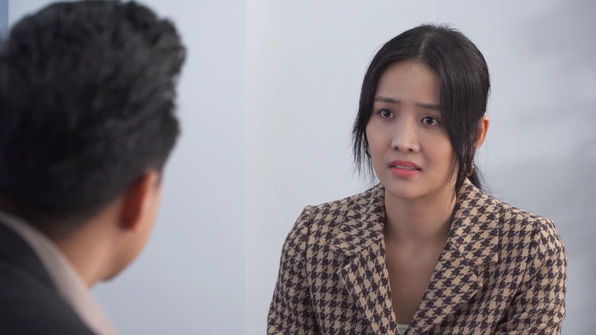 Hải Yến trao đổi với Khôi. Hải Yến trao đổi với Khôi.