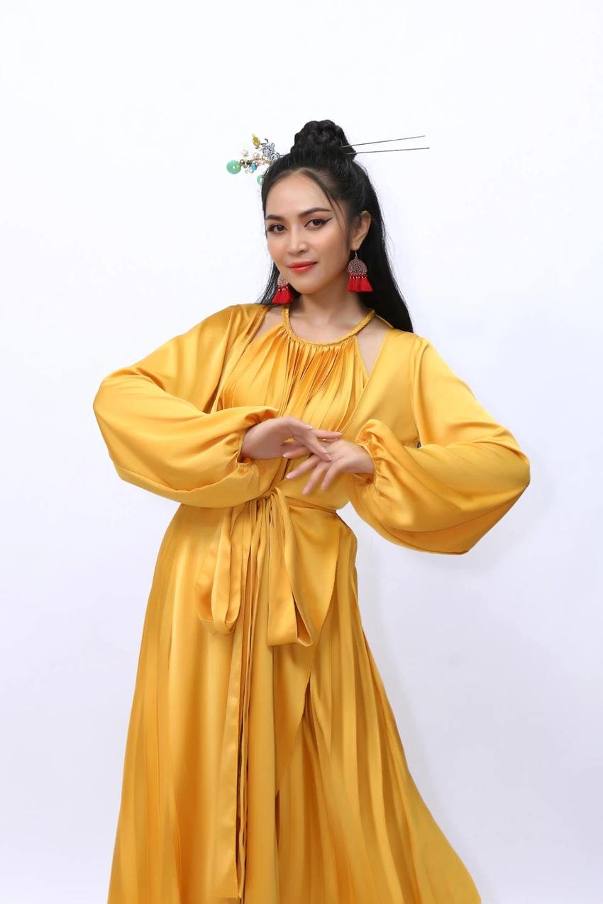 Nguyễn Duyên Quỳnh mỗi lần hóa thân là mỗi lần được trải nghiệm cuộc đời mới. Nguyễn Duyên Quỳnh mỗi lần hóa thân là mỗi lần được trải nghiệm cuộc đời mới.