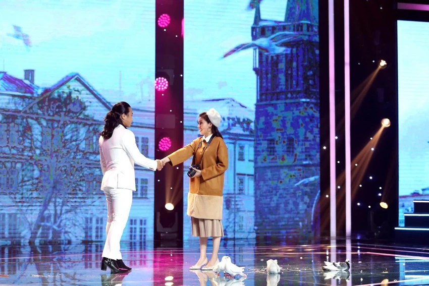 Tuấn Nghĩa với ca khúc Mắt biếc. Tuấn Nghĩa với ca khúc Mắt biếc.