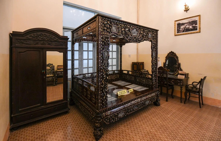 Một căn phòng trong nhà của công tử Bạc Liêu.