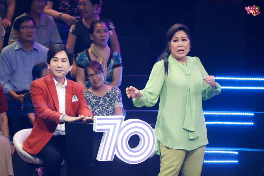 NSND Hồng Vân cùng NSƯT Kim Tử Long.