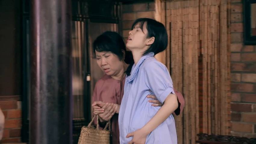 Hồng hạ sinh bé gái. Hồng hạ sinh bé gái.