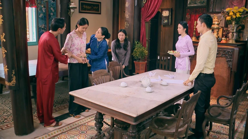 Huệ mang thai khiến bà Phú và Lương quan tâm. Huệ mang thai khiến bà Phú và Lương quan tâm.