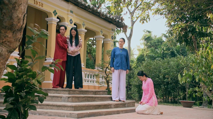 Huệ bị ngã và Lương cho rằng chính Thúy xô ngã Huệ. Huệ bị ngã và Lương cho rằng chính Thúy xô ngã Huệ.