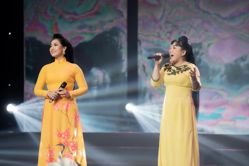 Hàn Ni và Bình An trong bài tân cổ Thiên Thai.