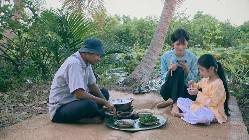 Gia đình Thành đoàn tụ. Gia đình Thành đoàn tụ.