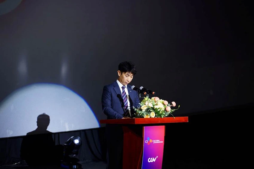 Ông Ko Jae Soo, Tổng giám đốc CJ CGV Việt Nam, phát biểu tại Lễ Bế mạc Dự án phim ngắn CJ mùa 3. Ông Ko Jae Soo, Tổng giám đốc CJ CGV Việt Nam, phát biểu tại Lễ Bế mạc Dự án phim ngắn CJ mùa 3.