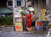 Ảnh: Người dân ngán ngẩm với đợt triều cường cao nhất năm