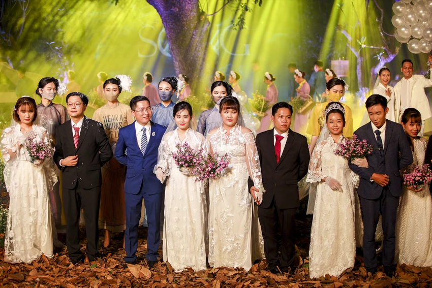Lễ cưới xúc động của y bác sĩ tuyến đầu chống dịch ảnh 5 Lễ cưới xúc động của y bác sĩ tuyến đầu chống dịch ảnh 5