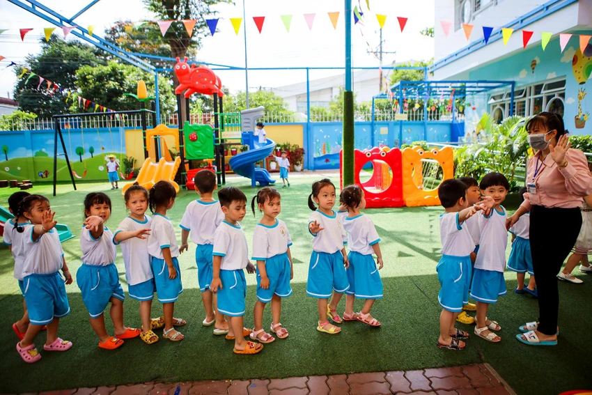 Bộ trưởng yêu cầu nhà trường lưu ý chăm sóc bù đắp cho các cháu bị xáo bị trộn địa bàn học tập do dịch bệnh. Bộ trưởng yêu cầu nhà trường lưu ý chăm sóc bù đắp cho các cháu bị xáo bị trộn địa bàn học tập do dịch bệnh.
